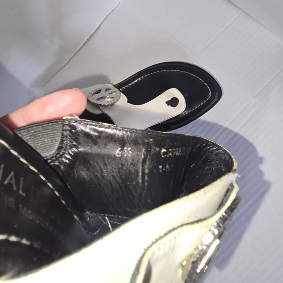 Donald J. Pliner Thong Sandal Size 6.5 - Picture 3 of 6